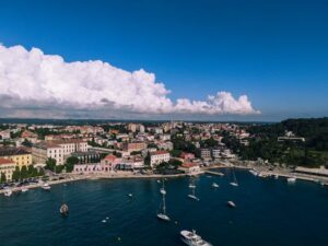 Meisterwerke am Meer: Innovation und Eleganz in Italiens Luxusimmobilien